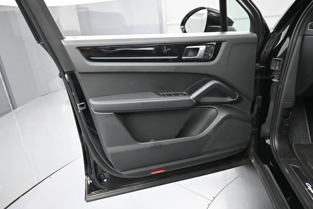 2023 Porsche Cayenne interior, door panel, Black
