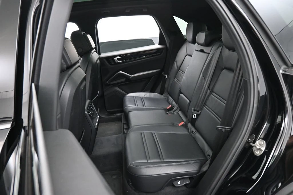 2023 Porsche Cayenne interior, seats, Black
