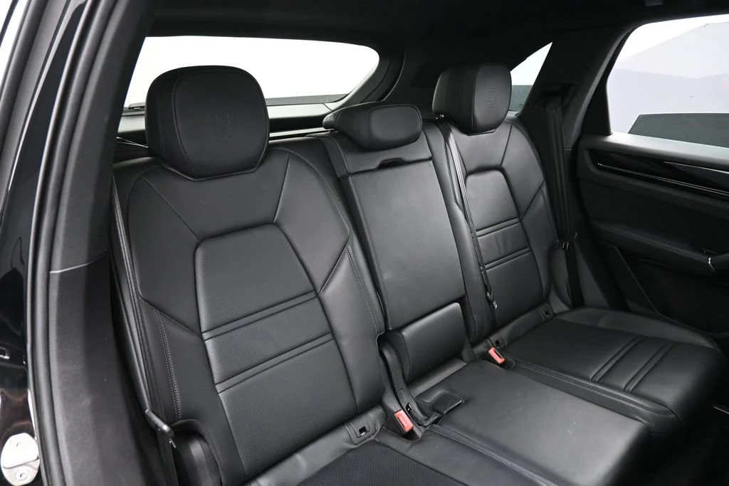 2023 Porsche Cayenne interior, seats, Black