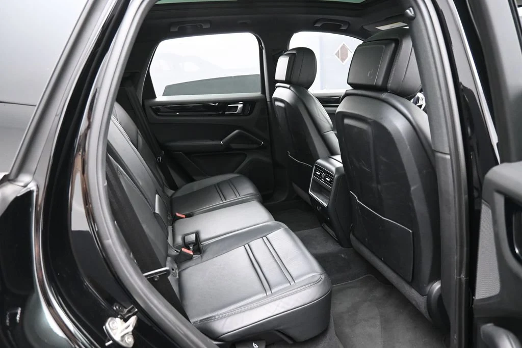 2023 Porsche Cayenne interior, seats, Black