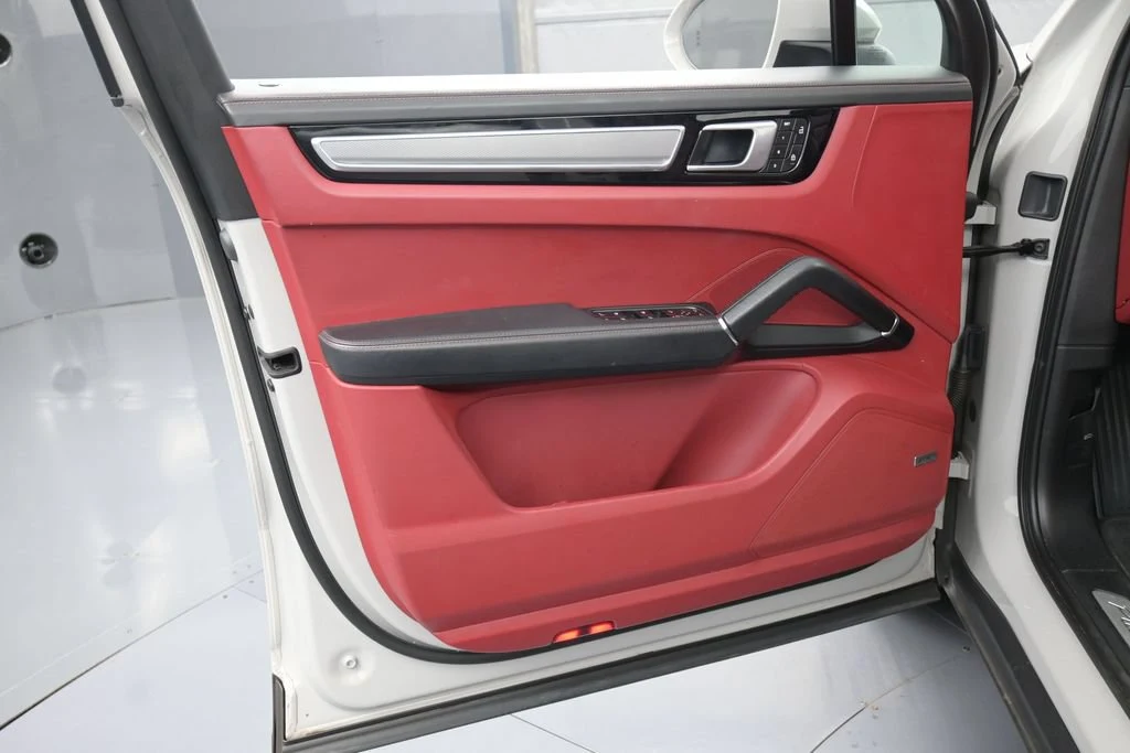 2023 Porsche Cayenne Platinum Edition interior, door panel, Black/Bordeaux Red