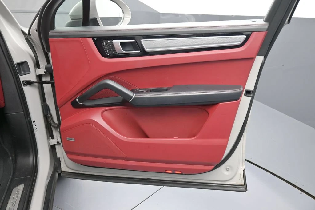 2023 Porsche Cayenne Platinum Edition interior, door panel, Black/Bordeaux Red