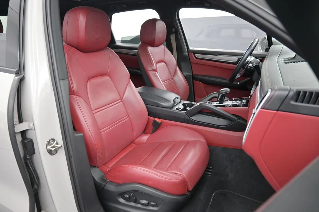 2023 Porsche Cayenne Platinum Edition interior, seats, Black/Bordeaux Red