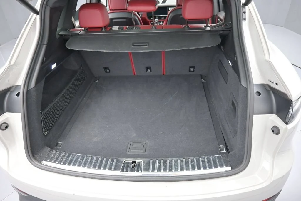 2023 Porsche Cayenne Platinum Edition trunk