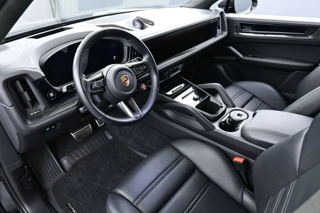 2024 Porsche Cayenne Turbo GT interior, Black