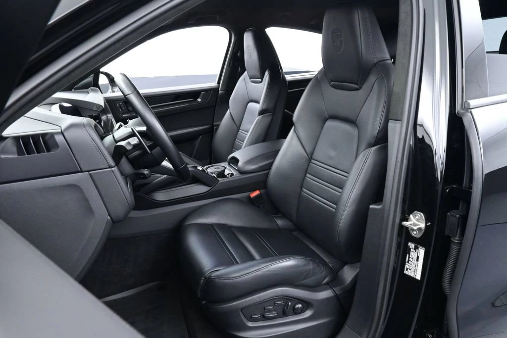 2024 Porsche Cayenne Turbo GT interior, seats, Black
