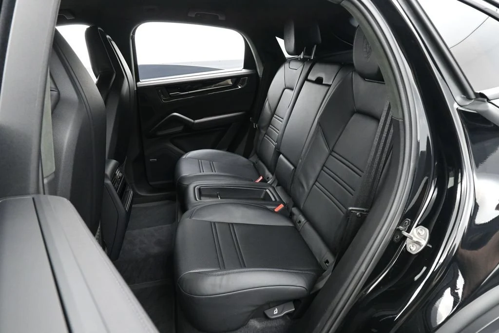 2024 Porsche Cayenne Turbo GT interior, seats, Black