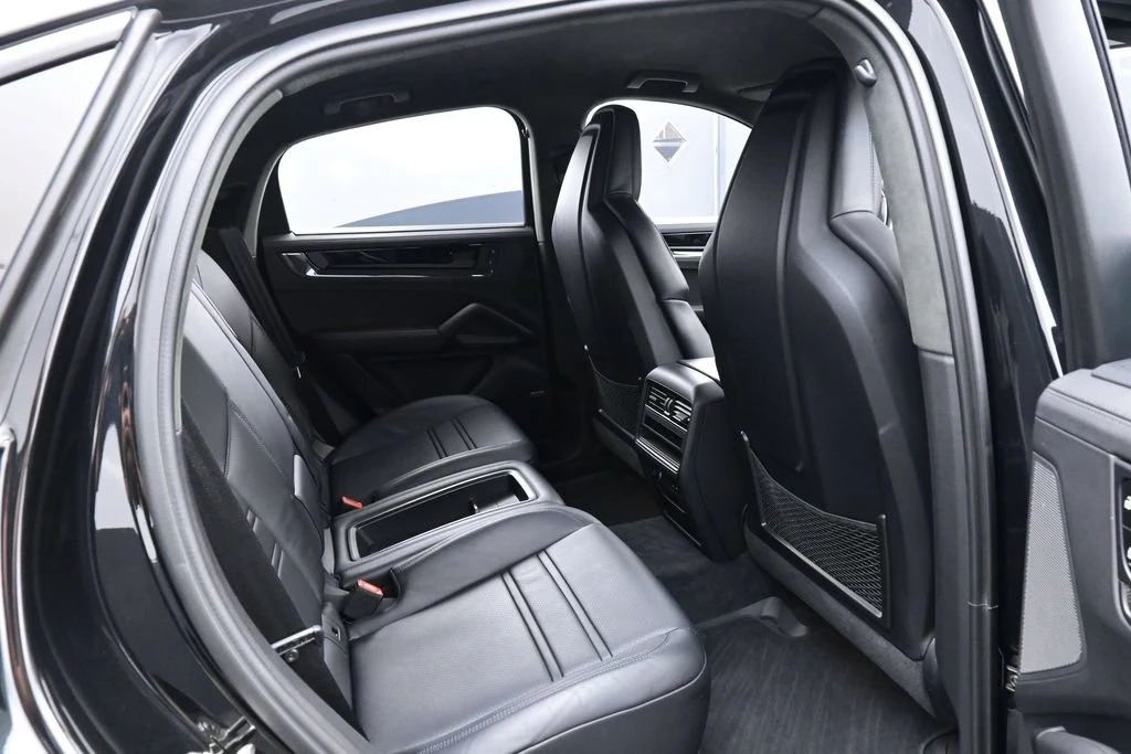 2024 Porsche Cayenne Turbo GT interior, seats, Black
