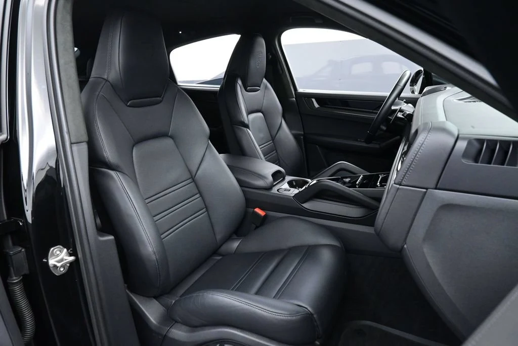 2024 Porsche Cayenne Turbo GT interior, seats, Black