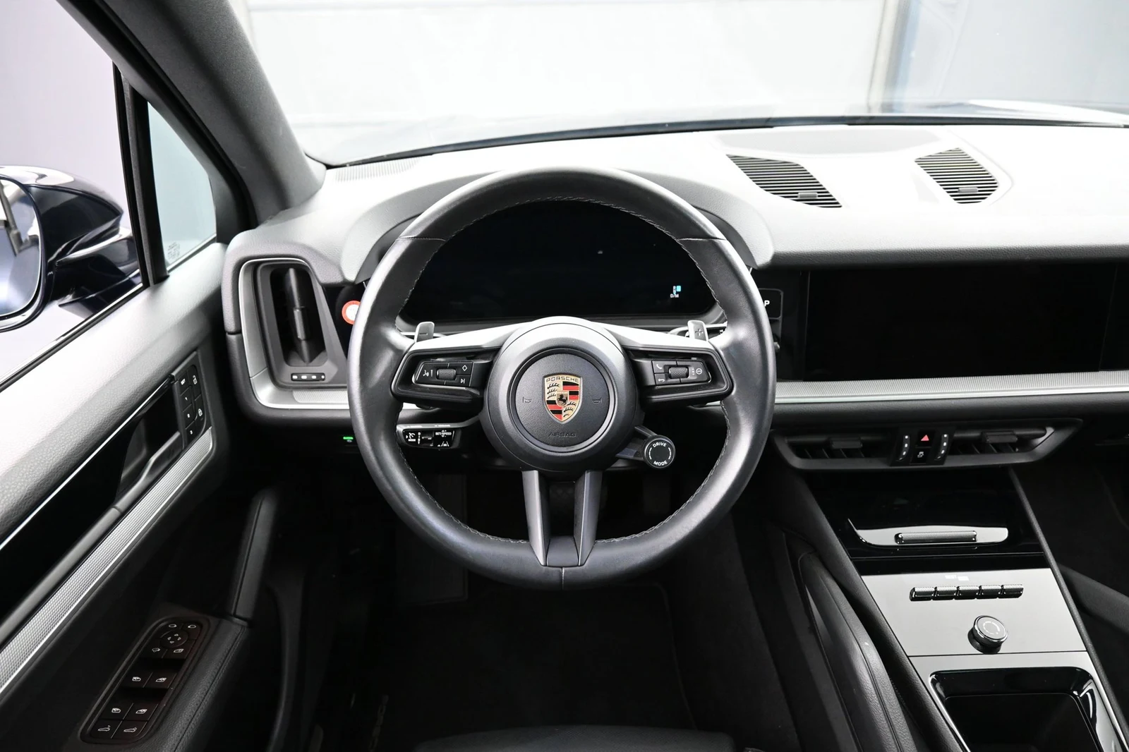 2024 Porsche Cayenne interior, Black