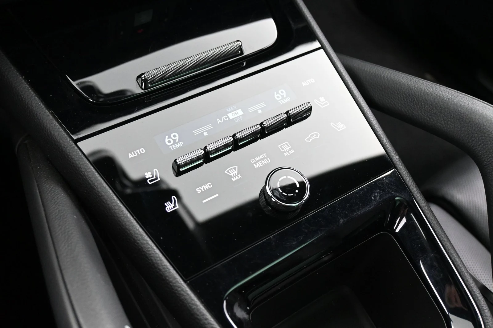 2024 Porsche Cayenne interior, center console, Black