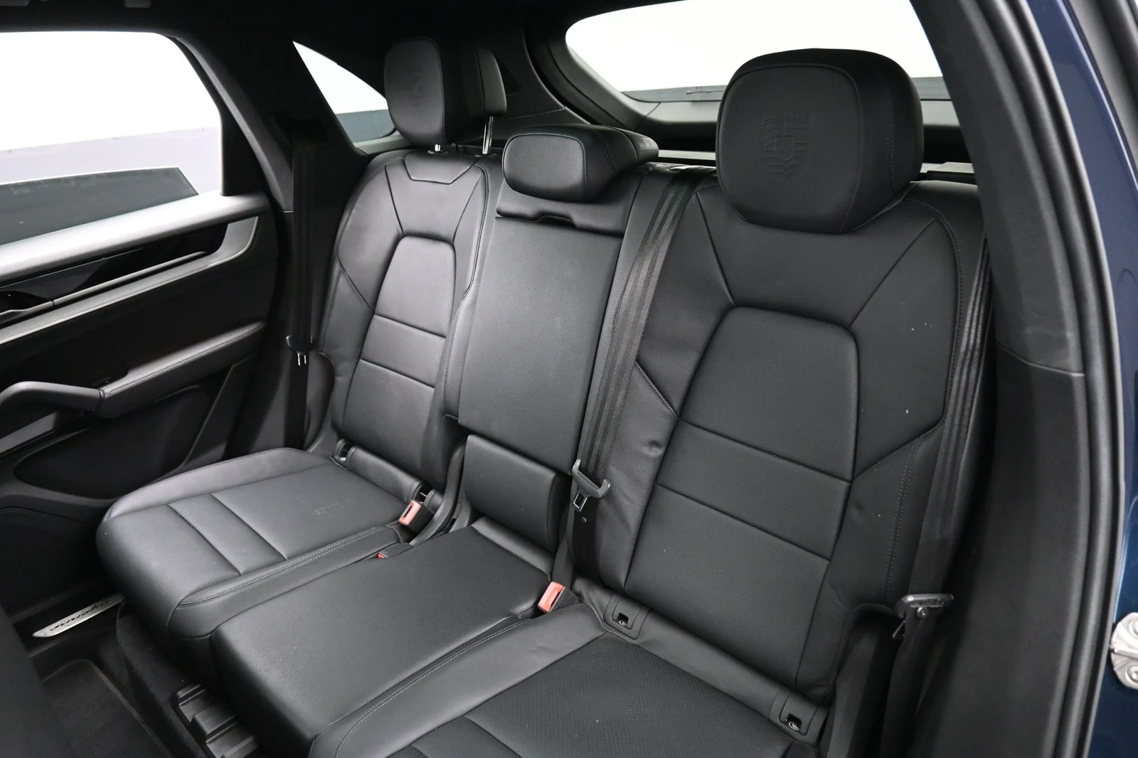 2024 Porsche Cayenne interior, seats, Black