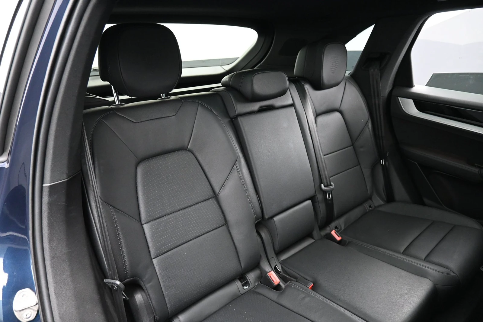 2024 Porsche Cayenne interior, seats, Black
