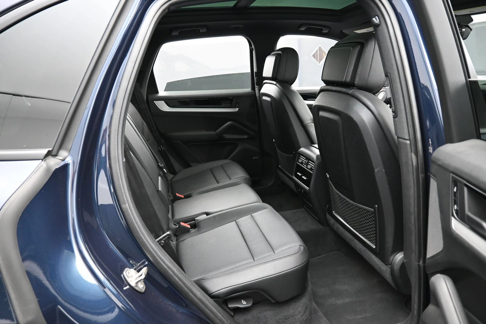 2024 Porsche Cayenne interior, seats, Black