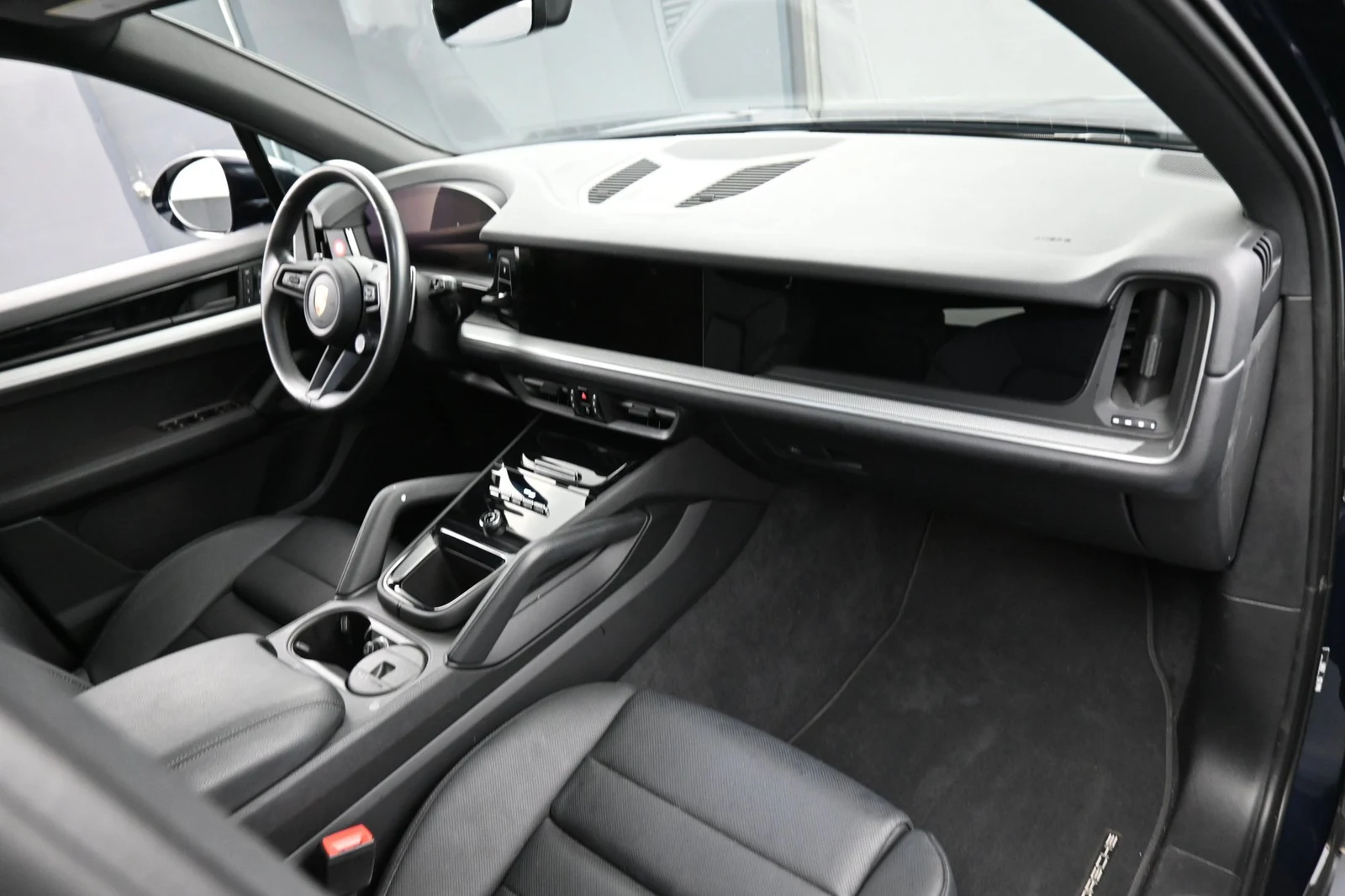 2024 Porsche Cayenne interior, Black