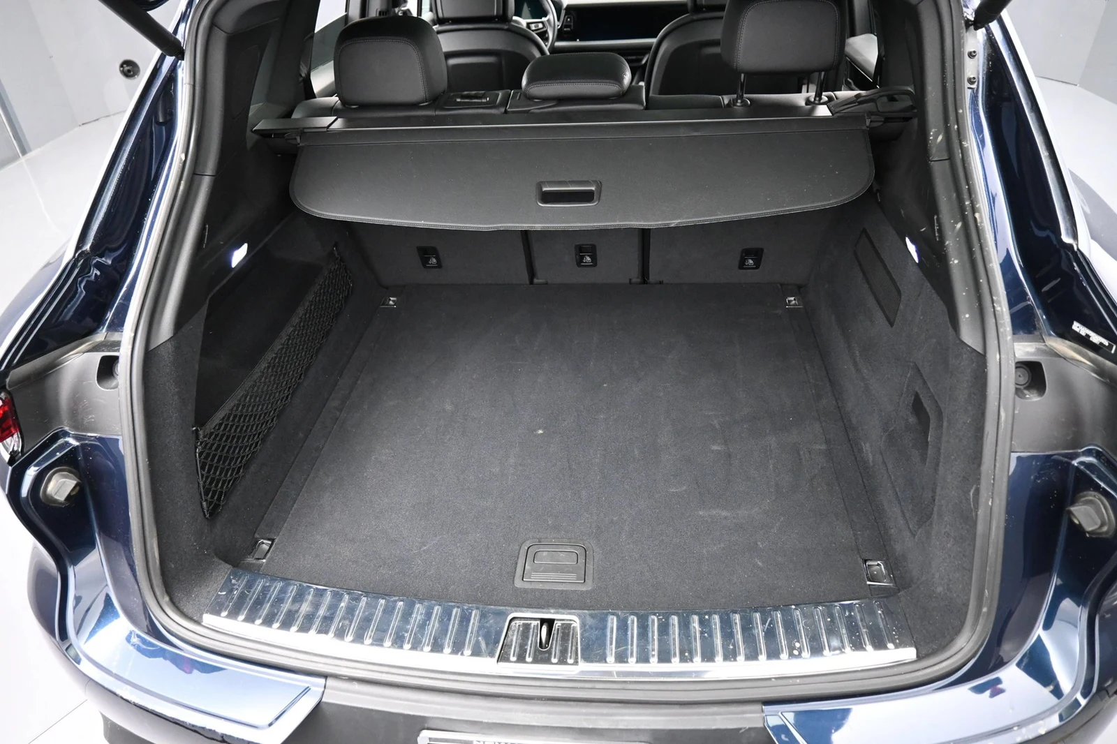 2024 Porsche Cayenne trunk