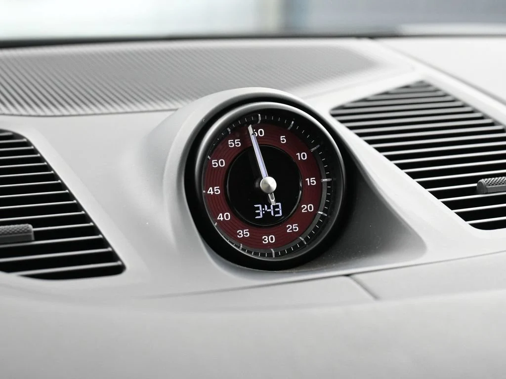 2025 Porsche Cayenne S interior, Black/Bordeaux Red