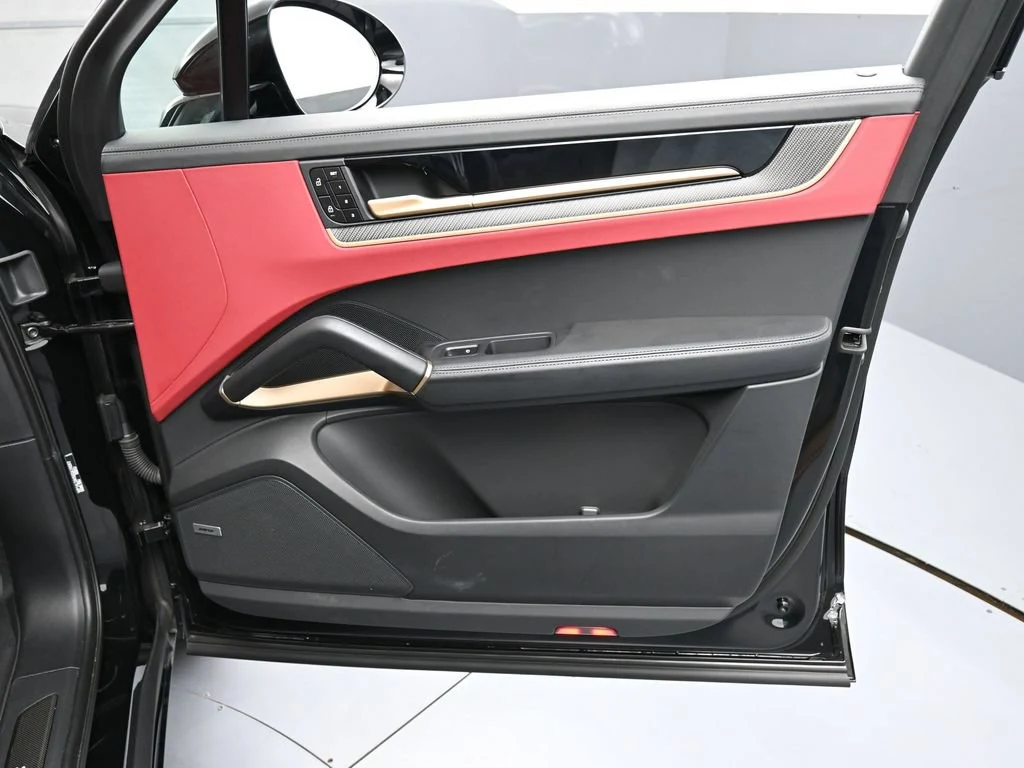 2025 Porsche Cayenne S interior, door panel, Black/Bordeaux Red