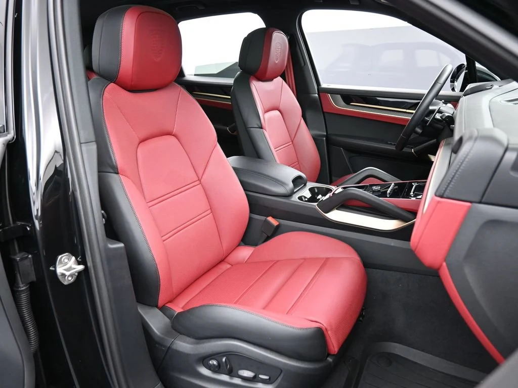 2025 Porsche Cayenne S interior, seats, Black/Bordeaux Red