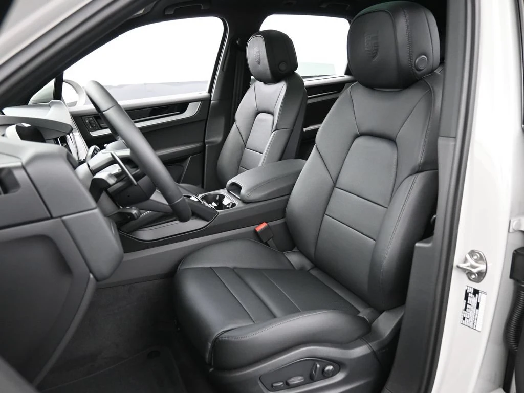 2026 Porsche Cayenne S interior, seats, Black