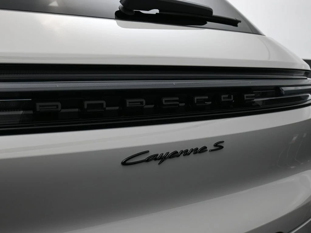 2026 Porsche Cayenne S, detail