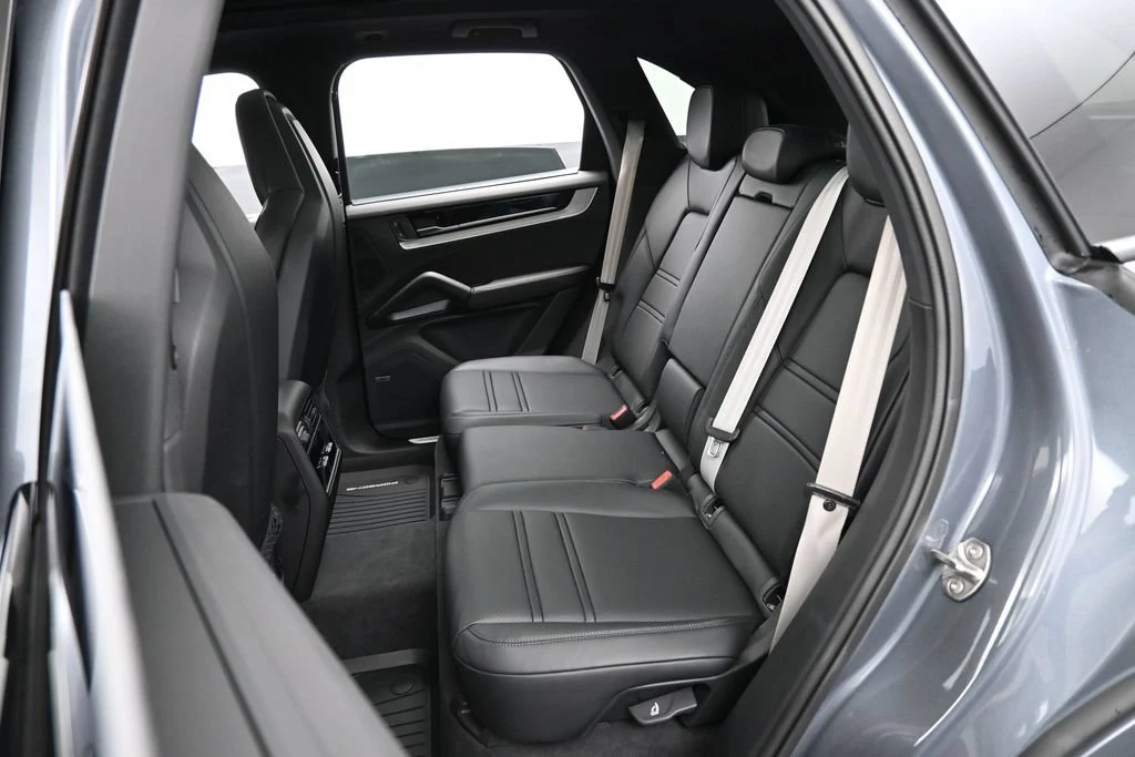 2026 Porsche Cayenne S interior, seats, Black