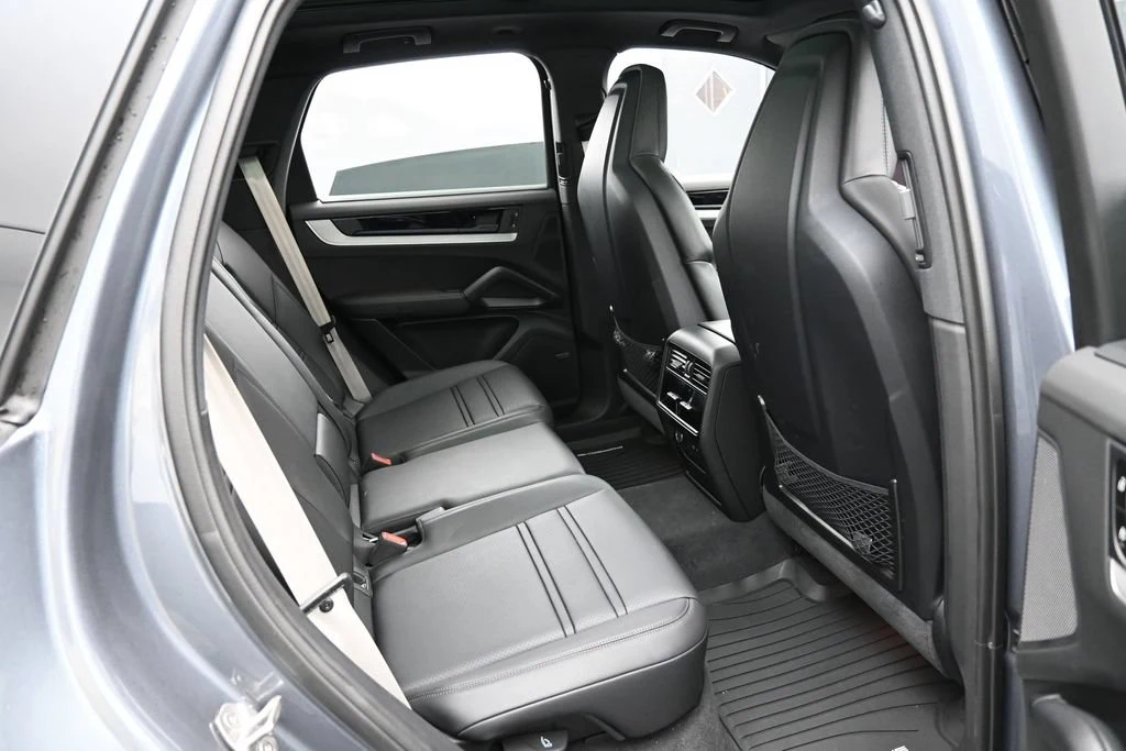 2026 Porsche Cayenne S interior, seats, Black