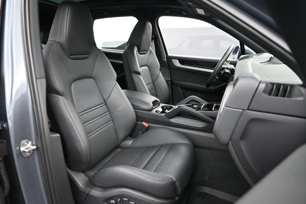2026 Porsche Cayenne S interior, seats, Black