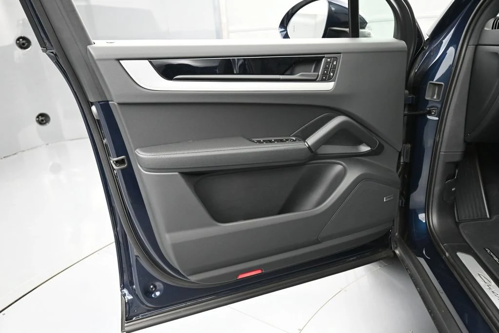 2026 Porsche Cayenne interior, door panel, Black