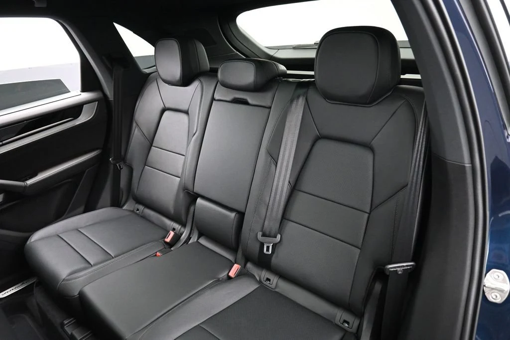 2026 Porsche Cayenne interior, seats, Black