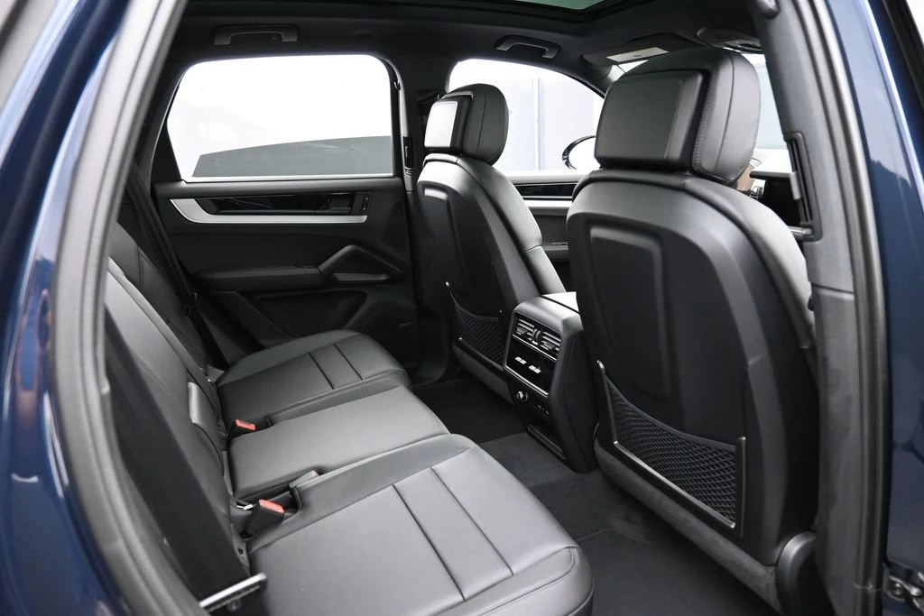 2026 Porsche Cayenne interior, seats, Black