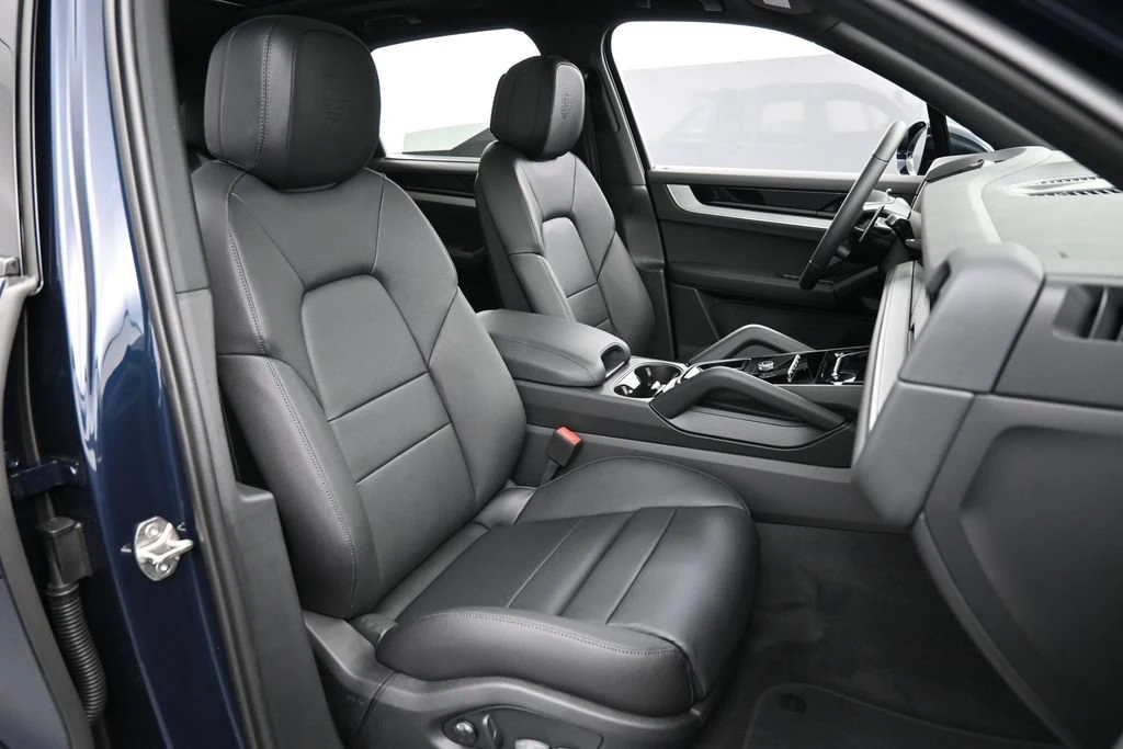 2026 Porsche Cayenne interior, seats, Black