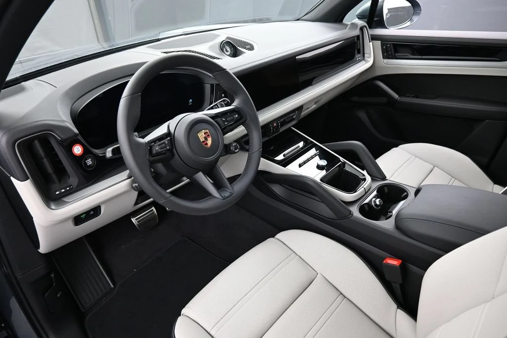 2026 Porsche Cayenne S interior, Black/Chalk