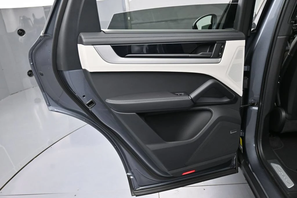 2026 Porsche Cayenne S interior, door panel, Black/Chalk