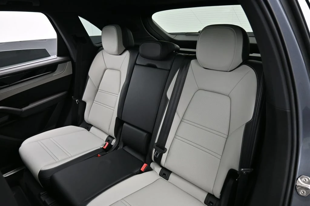 2026 Porsche Cayenne S interior, seats, Black/Chalk
