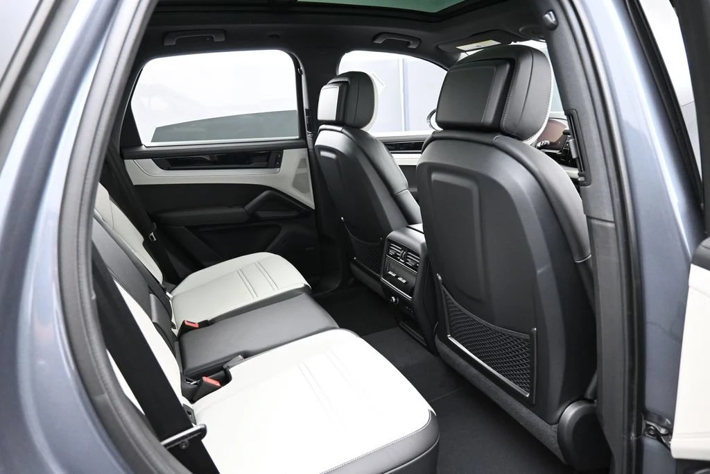 2026 Porsche Cayenne S interior, seats, Black/Chalk
