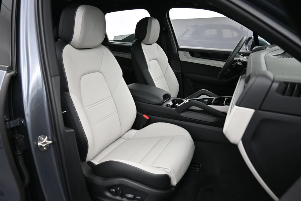 2026 Porsche Cayenne S interior, seats, Black/Chalk