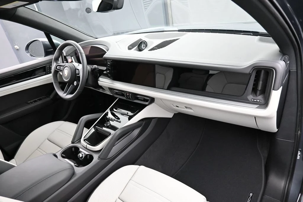 2026 Porsche Cayenne S interior, Black/Chalk