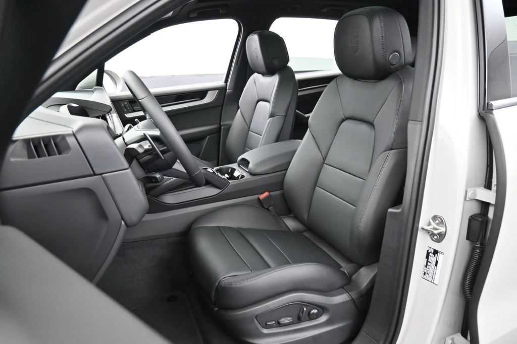2026 Porsche Cayenne interior, seats, Black