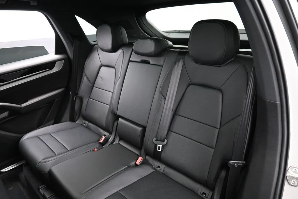 2026 Porsche Cayenne interior, seats, Black