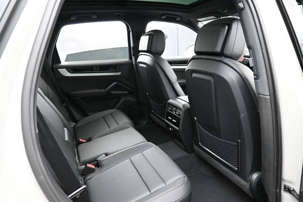 2026 Porsche Cayenne interior, seats, Black