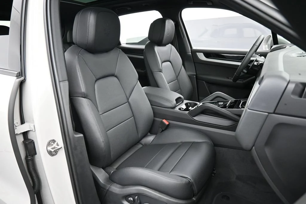 2026 Porsche Cayenne interior, seats, Black