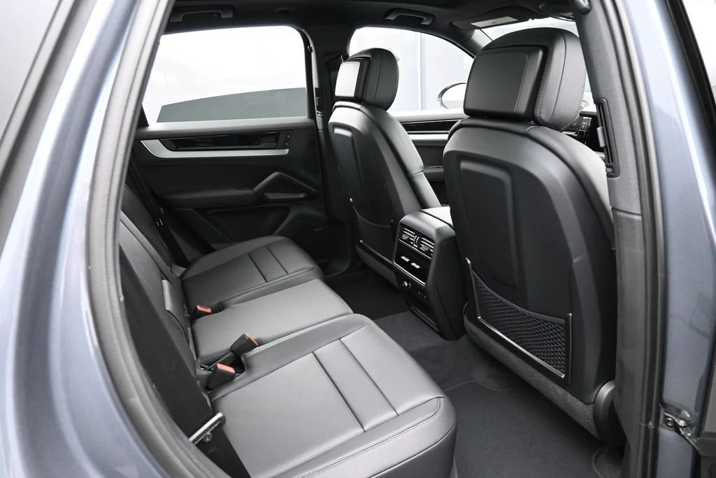 2026 Porsche Cayenne interior, seats, Black