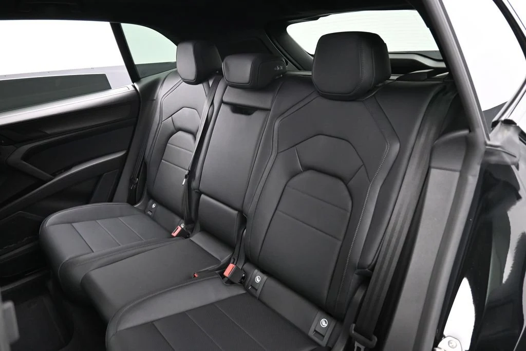 2026 Porsche Cayenne Turbo Electric interior, seats, Black