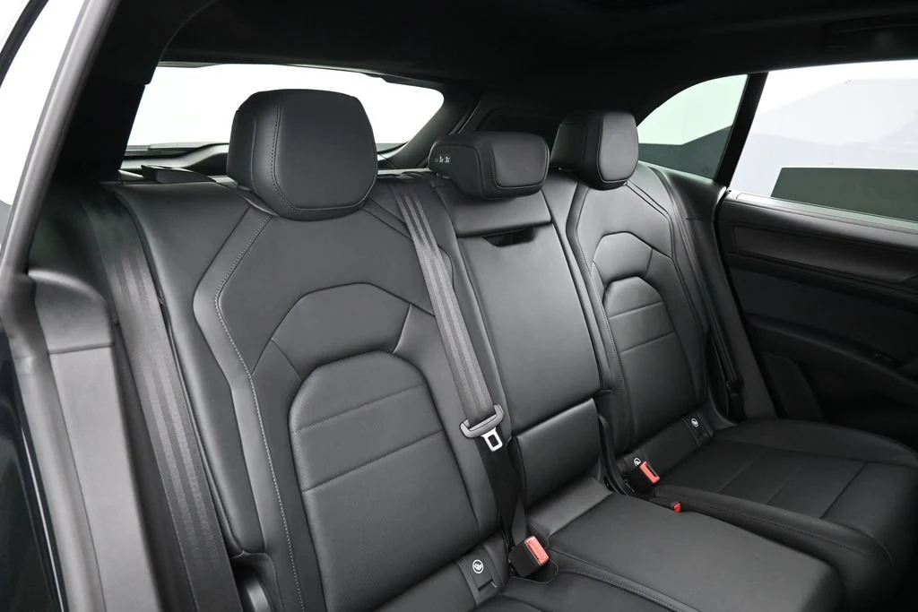 2026 Porsche Cayenne Turbo Electric interior, seats, Black
