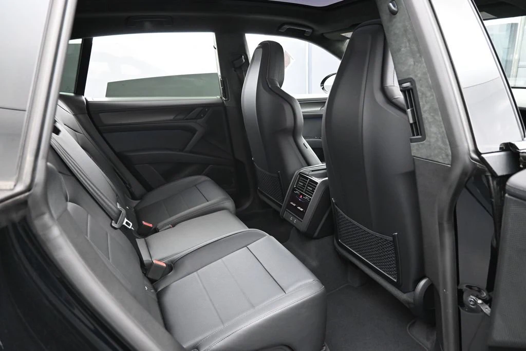 2026 Porsche Cayenne Turbo Electric interior, seats, Black