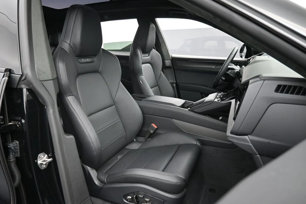 2026 Porsche Cayenne Turbo Electric interior, seats, Black
