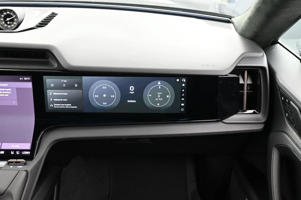 2026 Porsche Cayenne Turbo Electric interior, Black