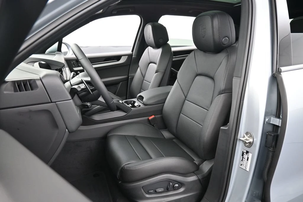 2026 Porsche Cayenne interior, seats, Black