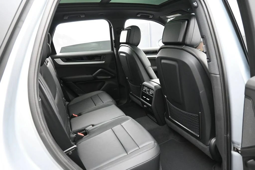 2026 Porsche Cayenne interior, seats, Black